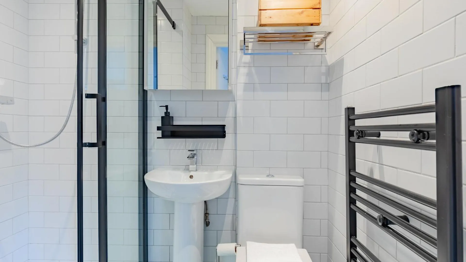 Contemporary 2Bd Flat With Balcony Shoreditch London United Kingdom