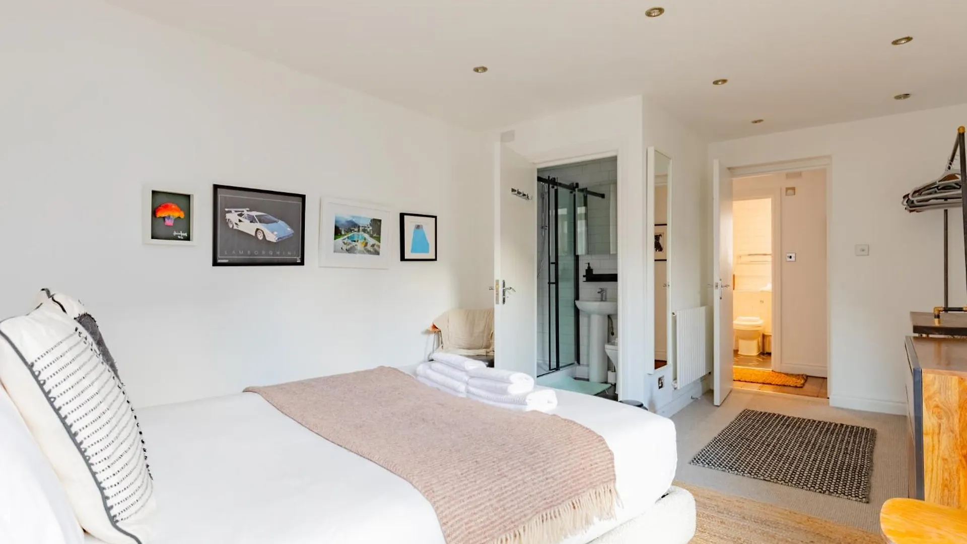 Contemporary 2Bd Flat With Balcony Shoreditch Londra